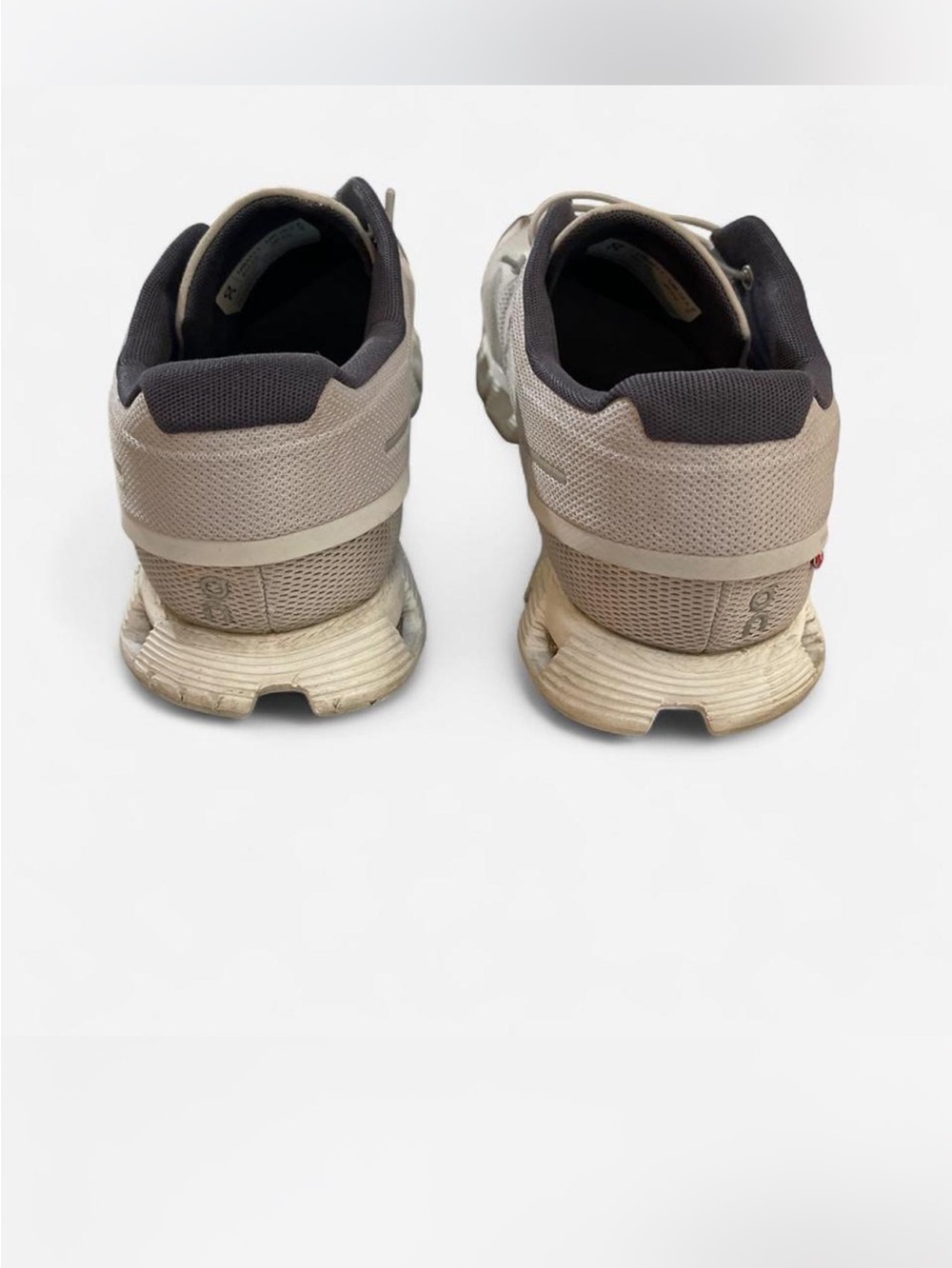 On cloud running shoes - Picture 2 of 6